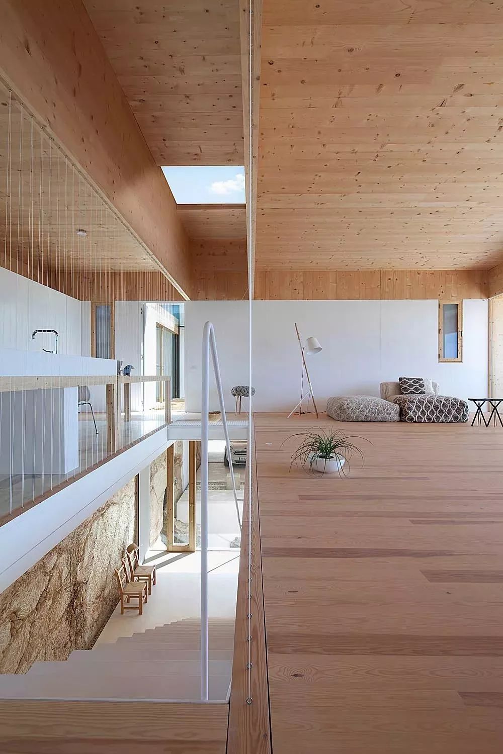 岩石上的住宅--木头做的房子  mariàcastelló-21