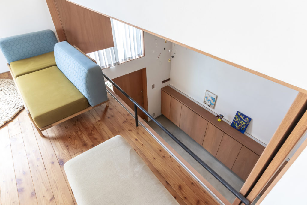 外にも中にも視線が抜けるおおらかなつくりで人が集まる家 | Architecture | 100%LiFE-14