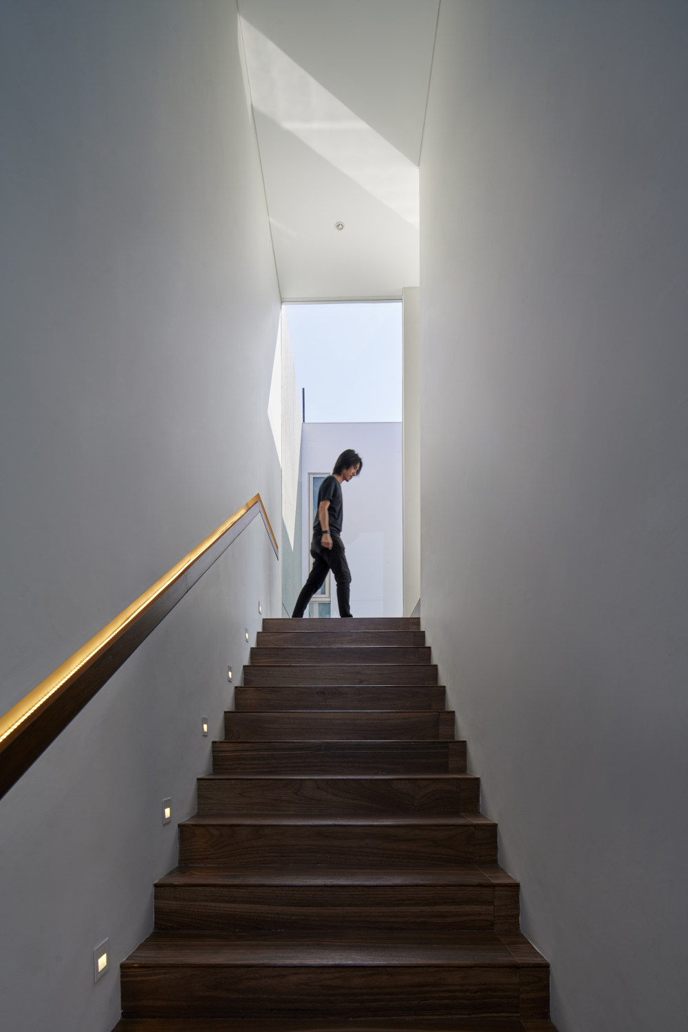 印尼白色简约住宅设计-32