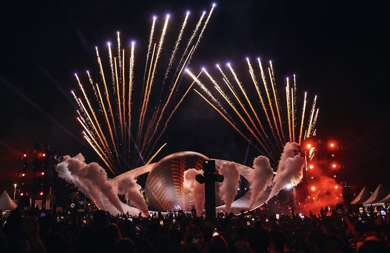 ABSTRACT SATURNO 2023-46