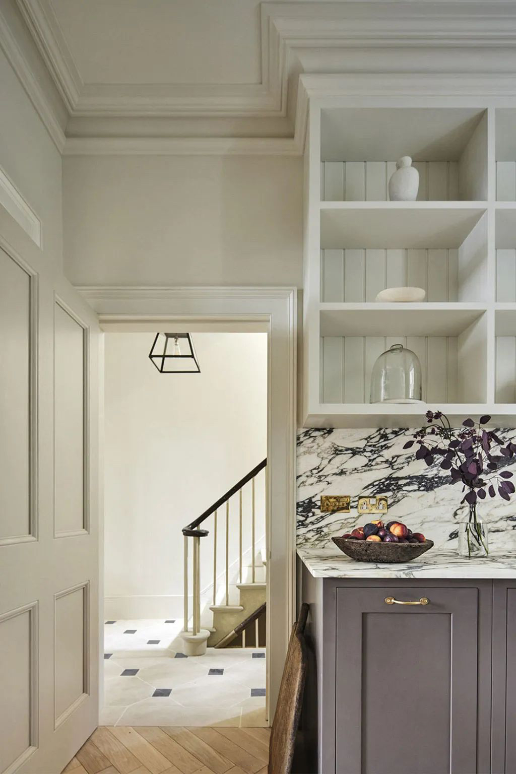 伦敦海德公园旁老联排别墅的现代贵族风内饰设计-11