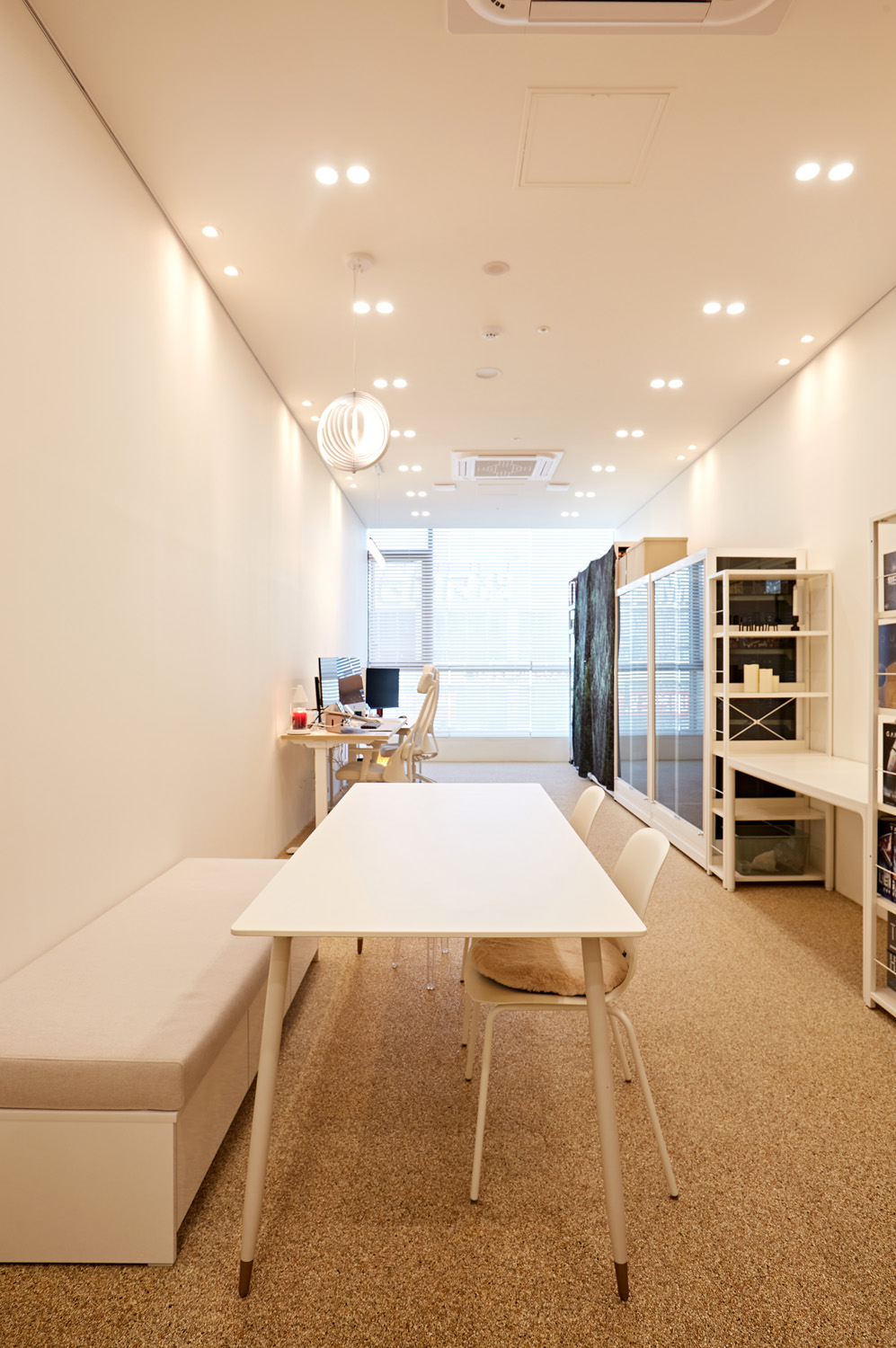 12 平米极简风小型办公空间设计-14