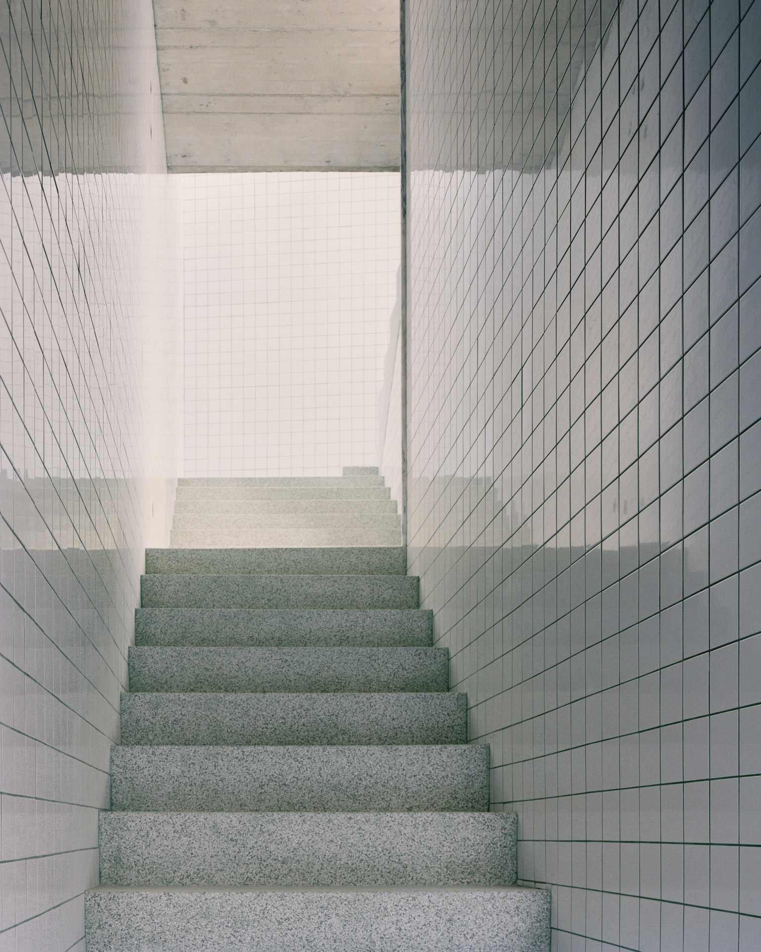 带有粉色烟囱的房屋丨葡萄牙波尔图丨fala-30