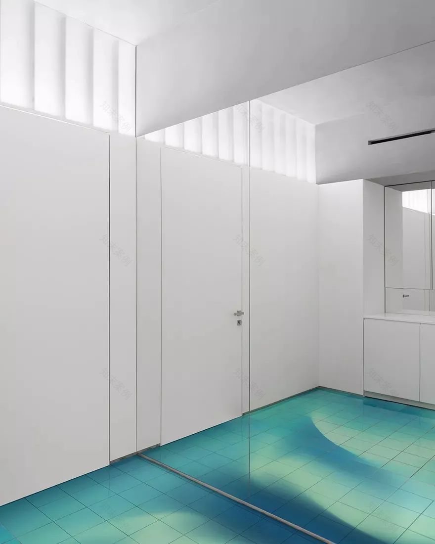 俄罗斯灰色调 Possi 美容院设计丨俄罗斯克拉斯诺达尔丨Elena Lokastova-17