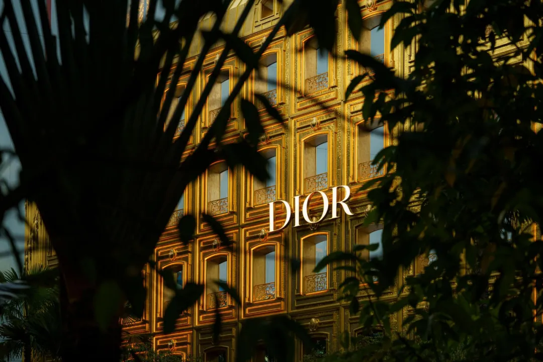 Dior 快闪店「黄金屋」丨泰国曼谷丨Dior 视觉营销创意总监 Luca Albero-13