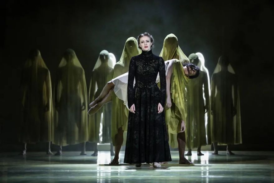 舞台魔法师 | 塞巴斯蒂安·汉纳克的震撼空间美学-65