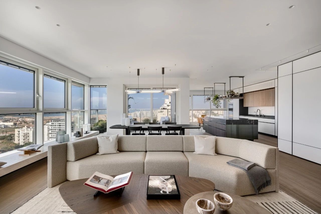 顶层简奢大宅丨Aviram Kushmirski 设计工作室-3