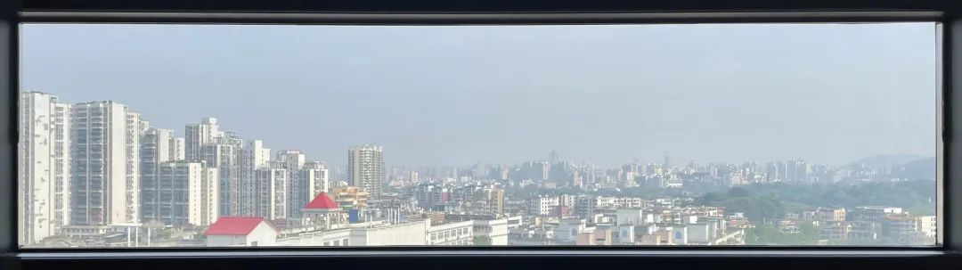 轻灰+原木格调，克制的温柔美-17