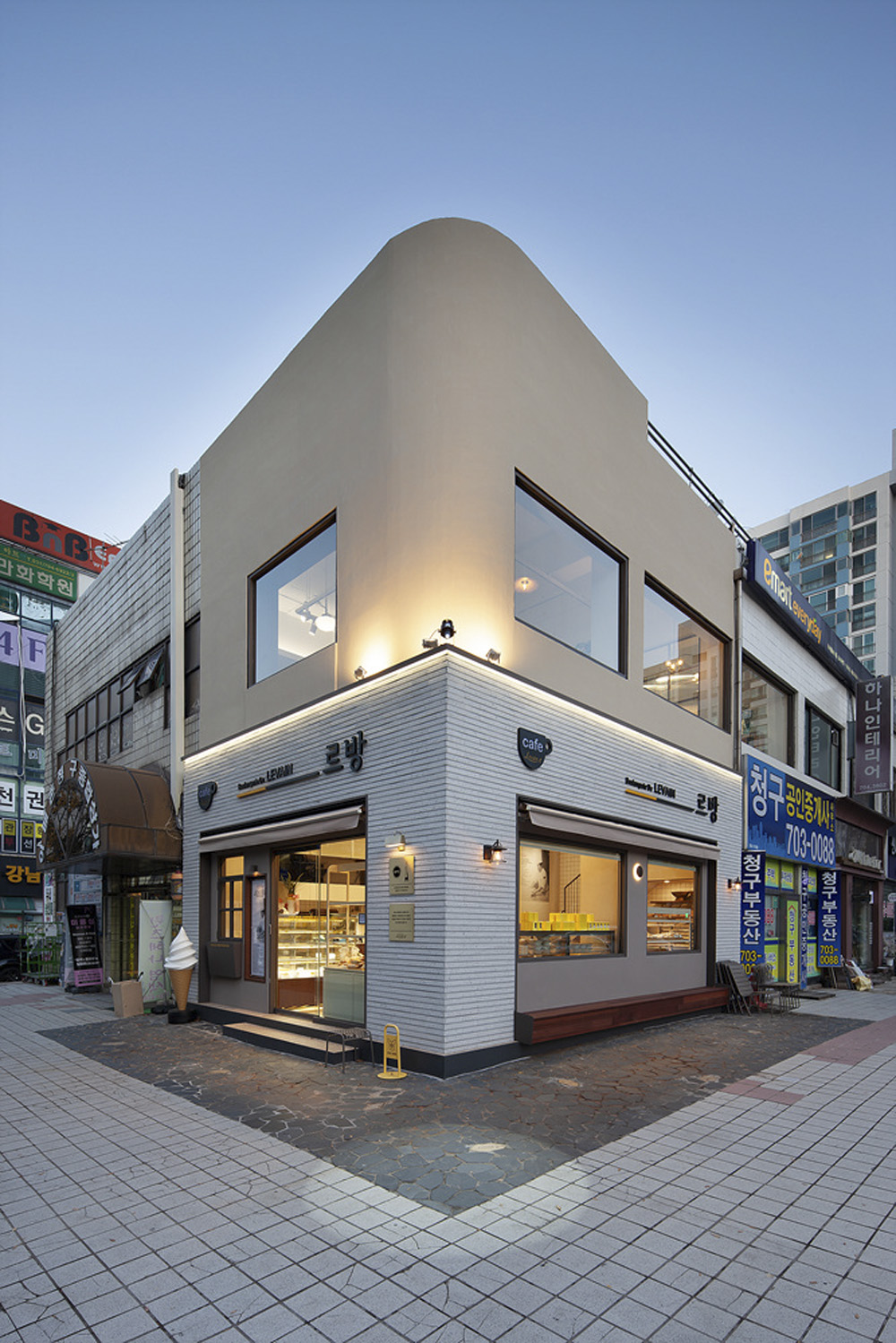 白色与木质的优雅结合 | 57 平米现代简约贝壳装饰设计-26