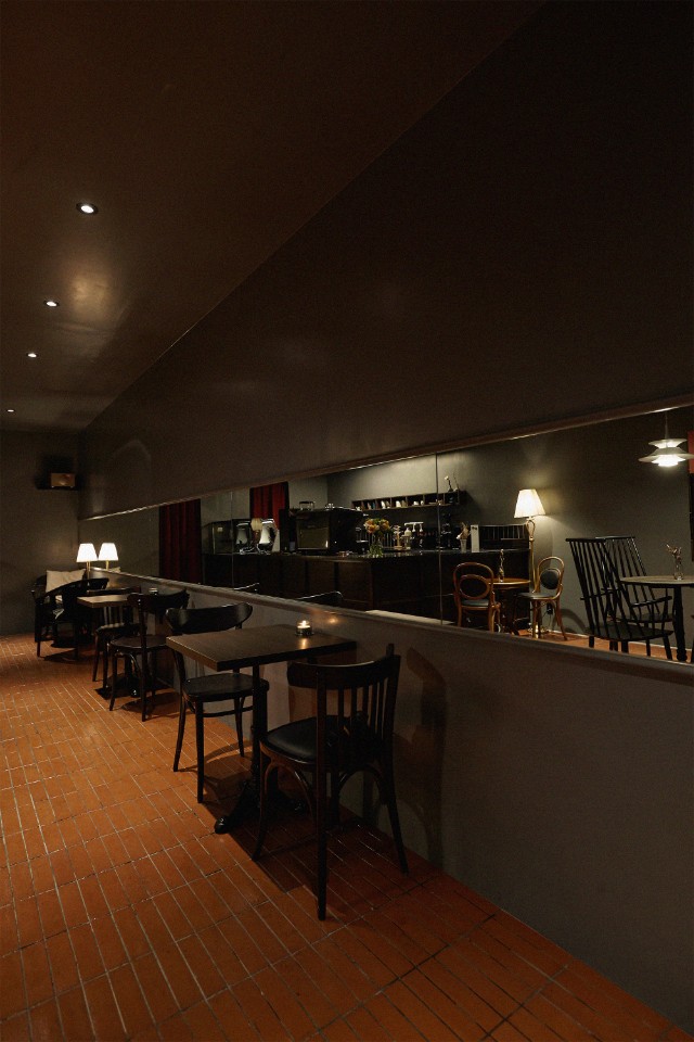 现代简约风 10 坪咖啡厅 高雅黑色调室内设计-7