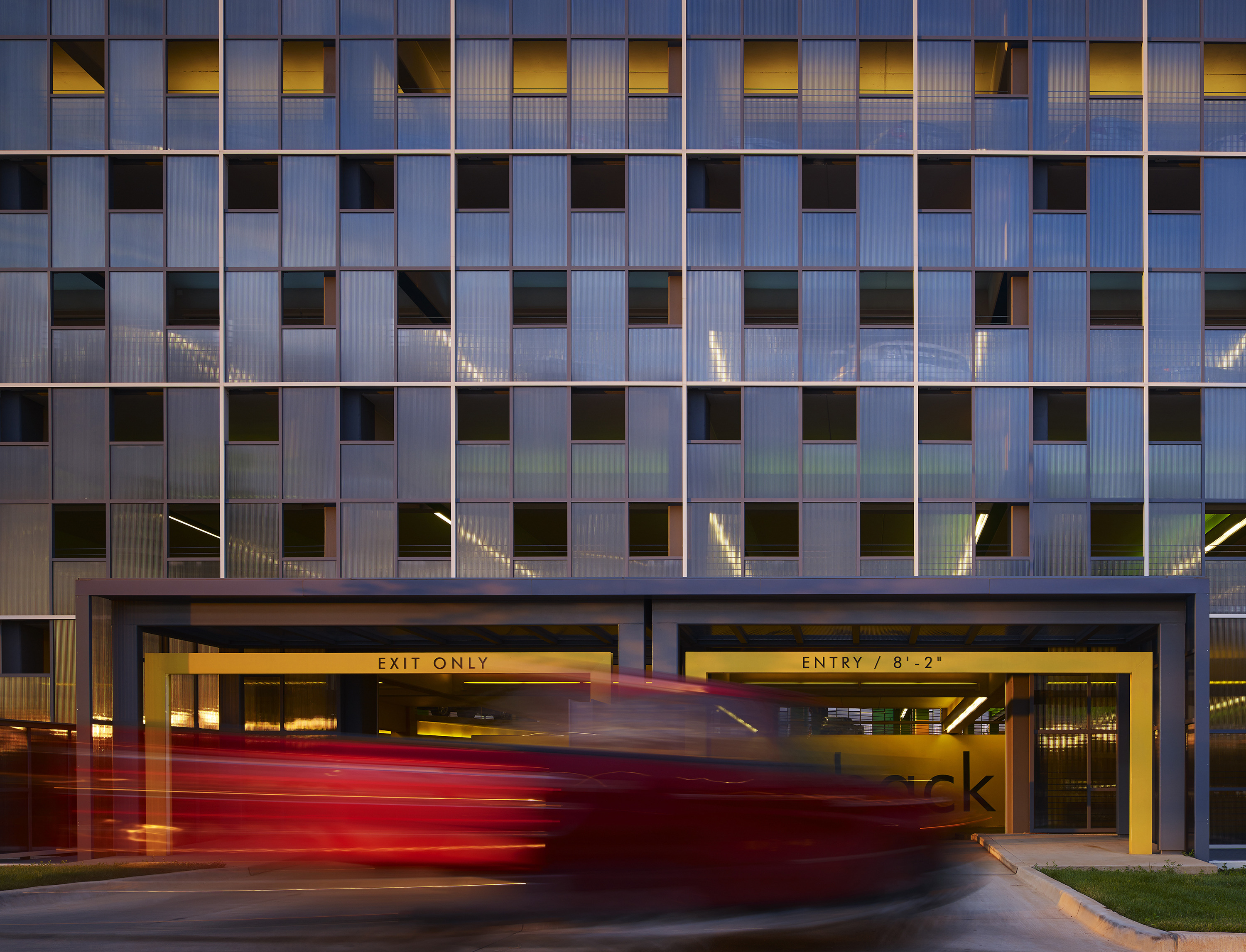 Rand Elliott Architects 打造停车建筑新形象-46