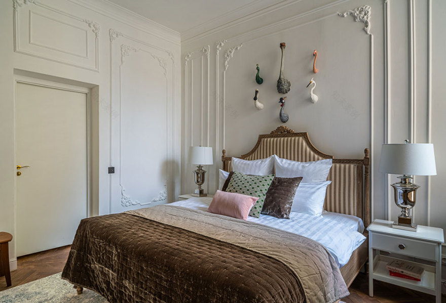 圣彼得堡优雅公寓 | 古典卧室与现代客厅的完美融合-5