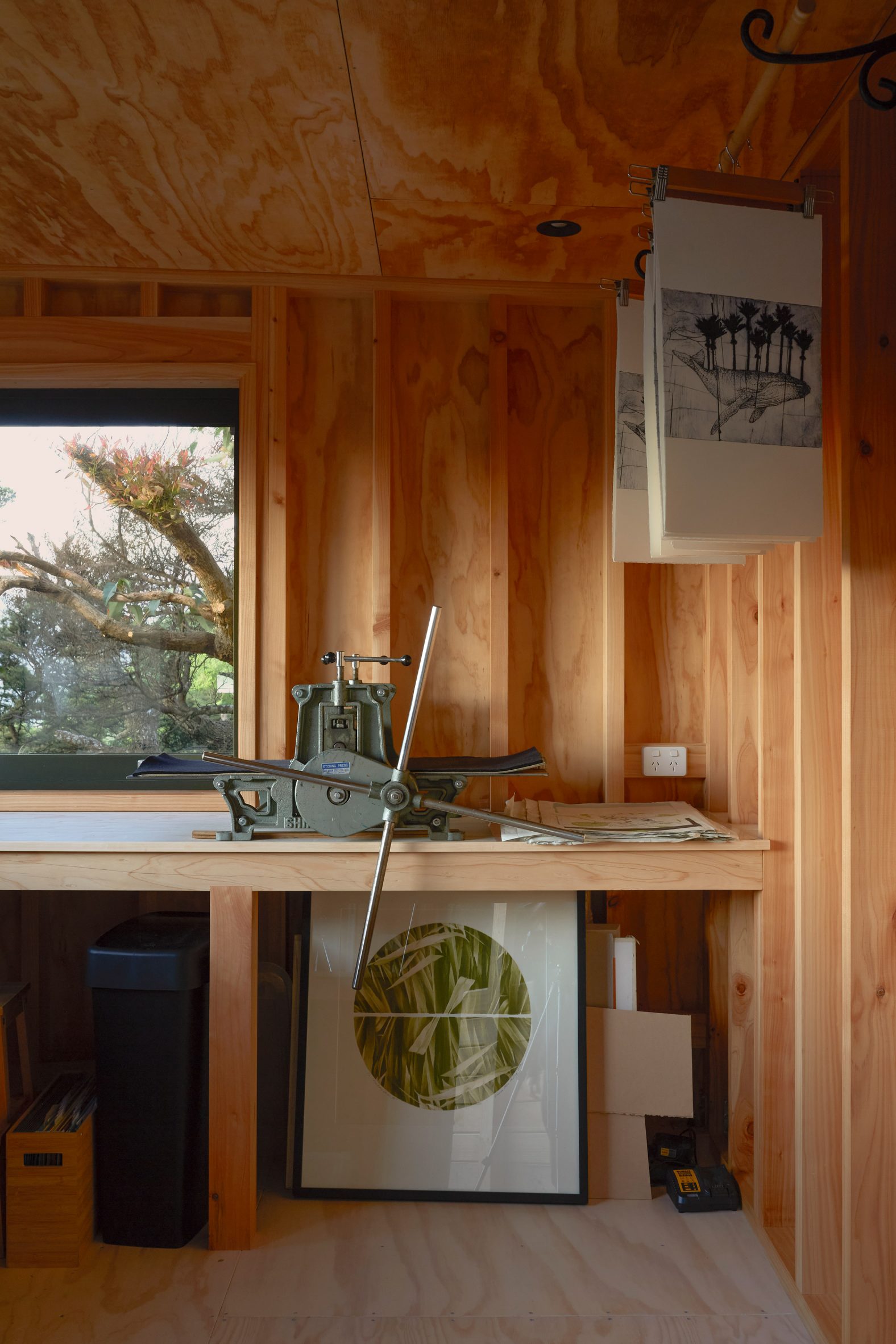 Towering house extension in New Zealand mimics "childhood treehouse"-37