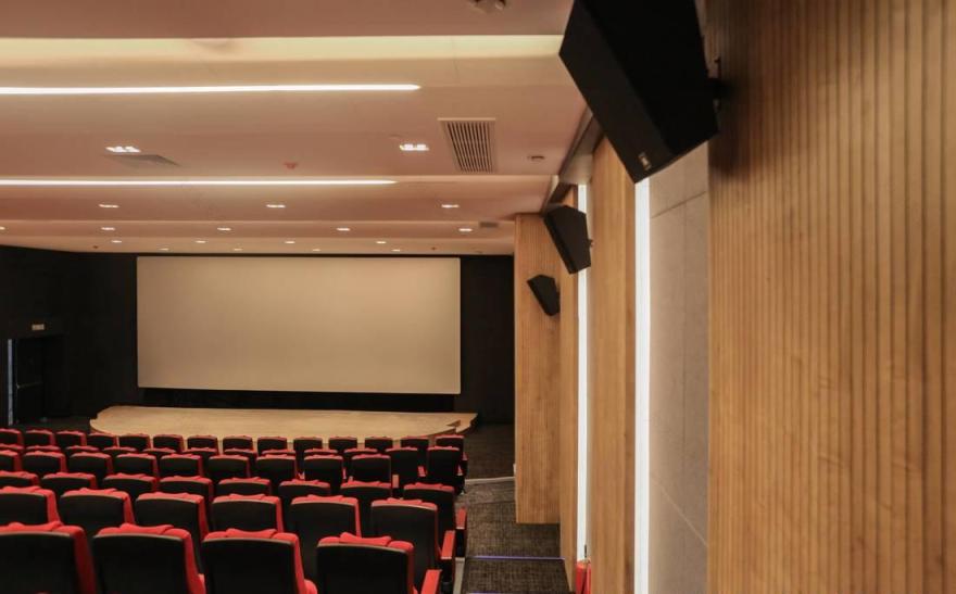 红色精神下的影院设计-17