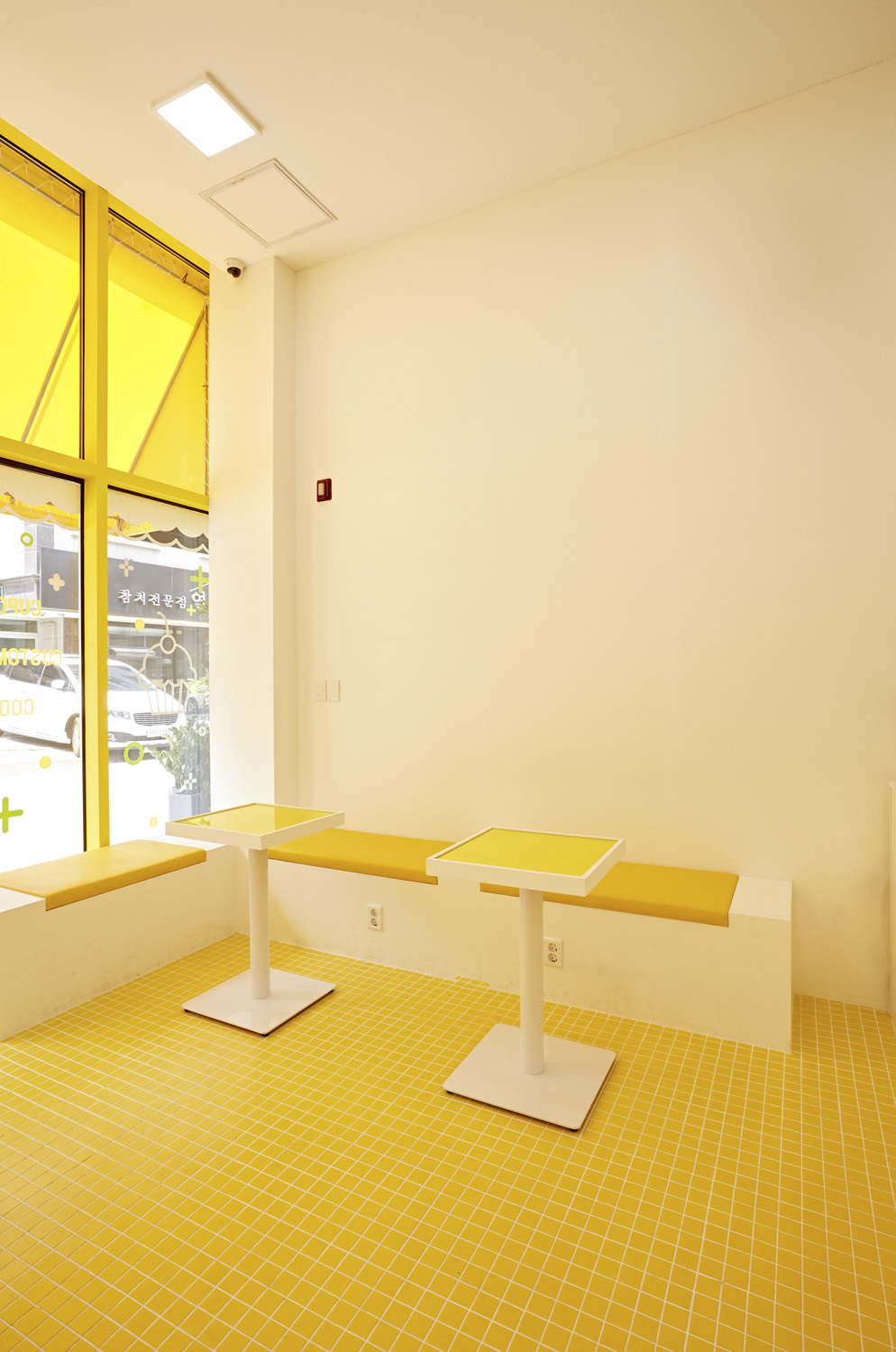 柠檬色点睛，12 平米咖啡厅的活力设计-10