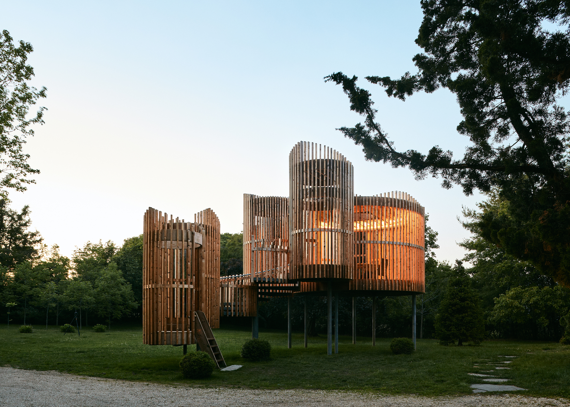 Outside-in Pavilion / Valerie Schweitzer Architects-16