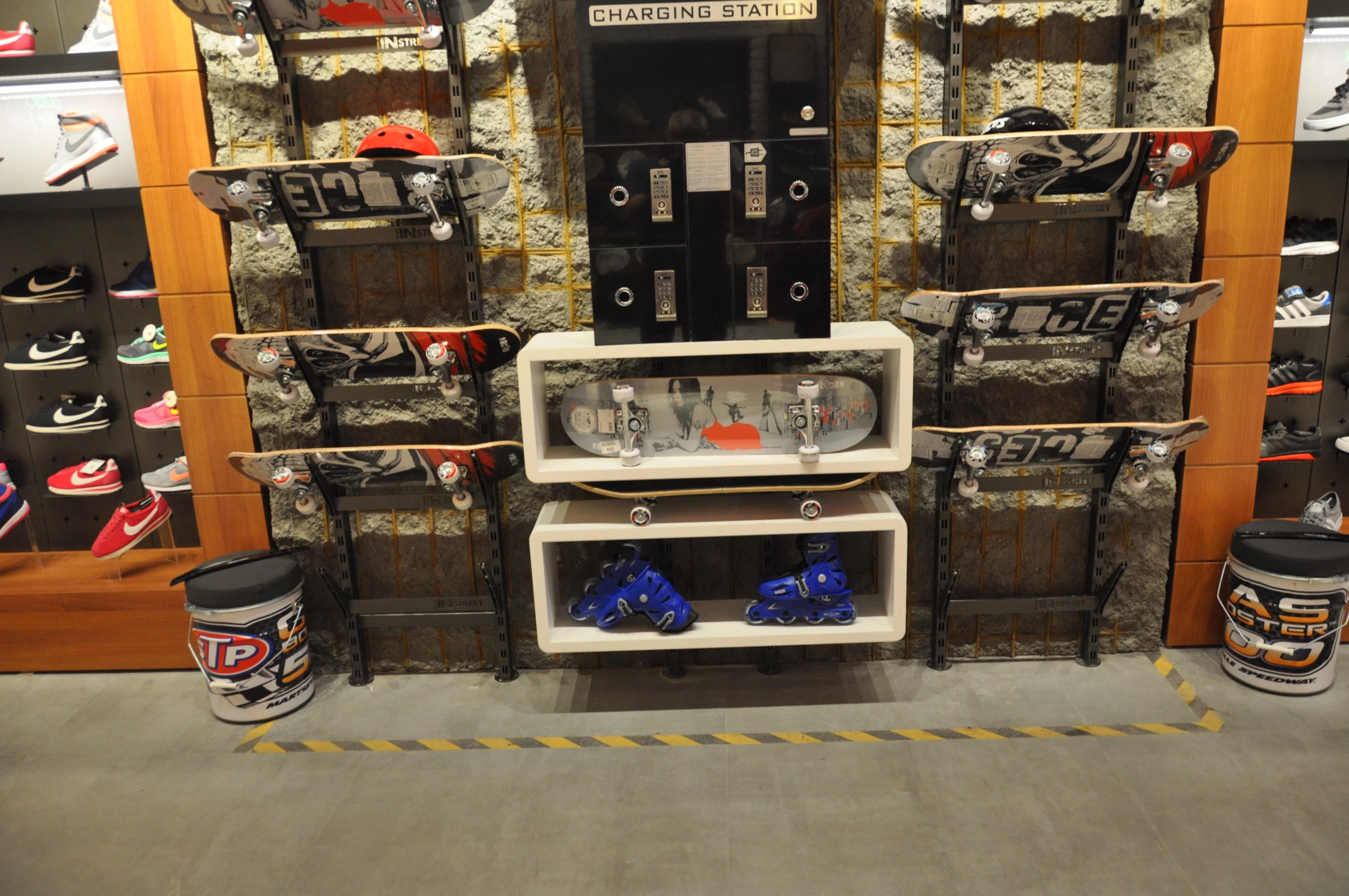 街头运动旗舰店-16