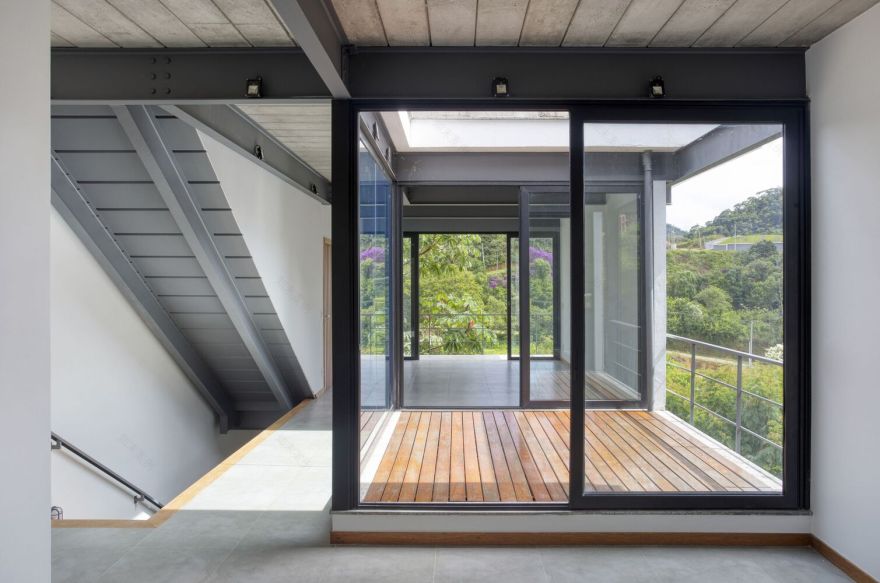 巴西伊普·阿马雷罗住宅丨科拉·马德尔-12