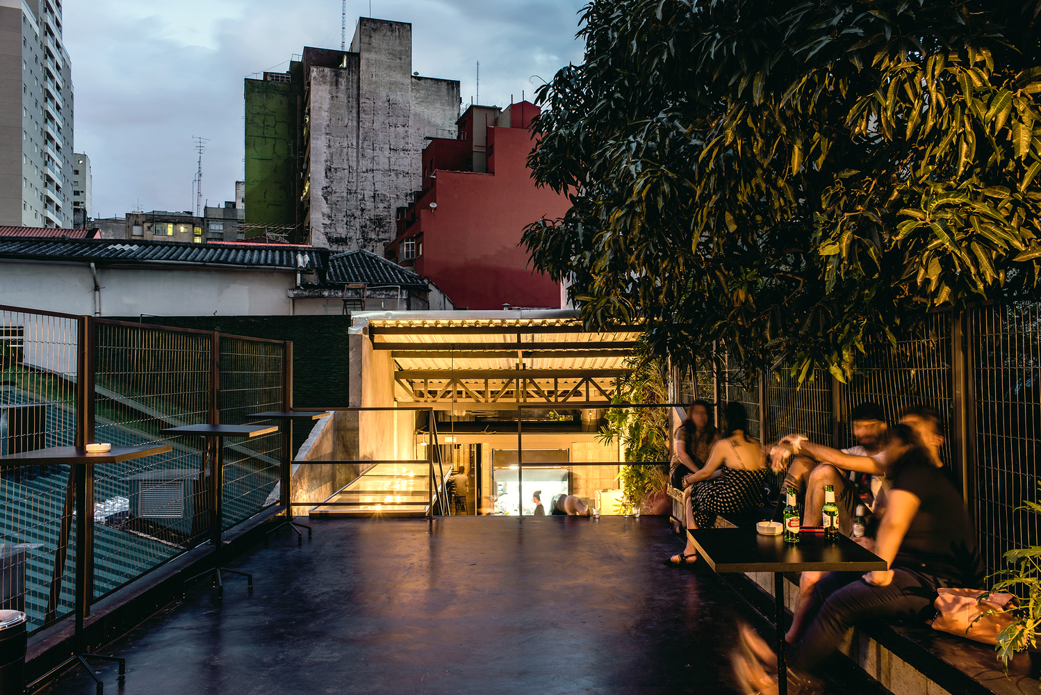 巴西 Caracol Bar 老仓库改造的现代酒吧餐厅-19