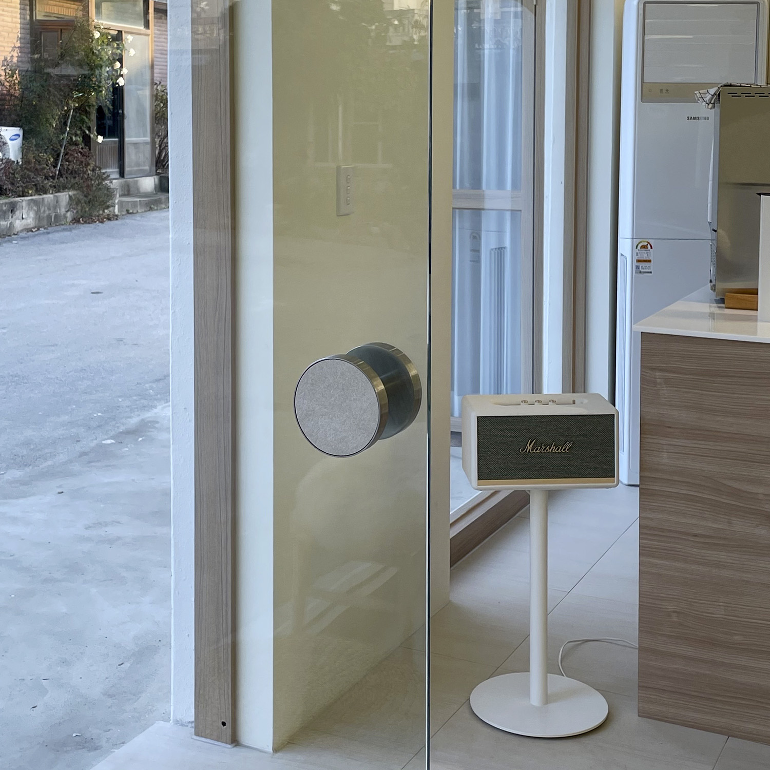 首尔“白洞”咖啡馆，简约风 12 坪空间设计-8