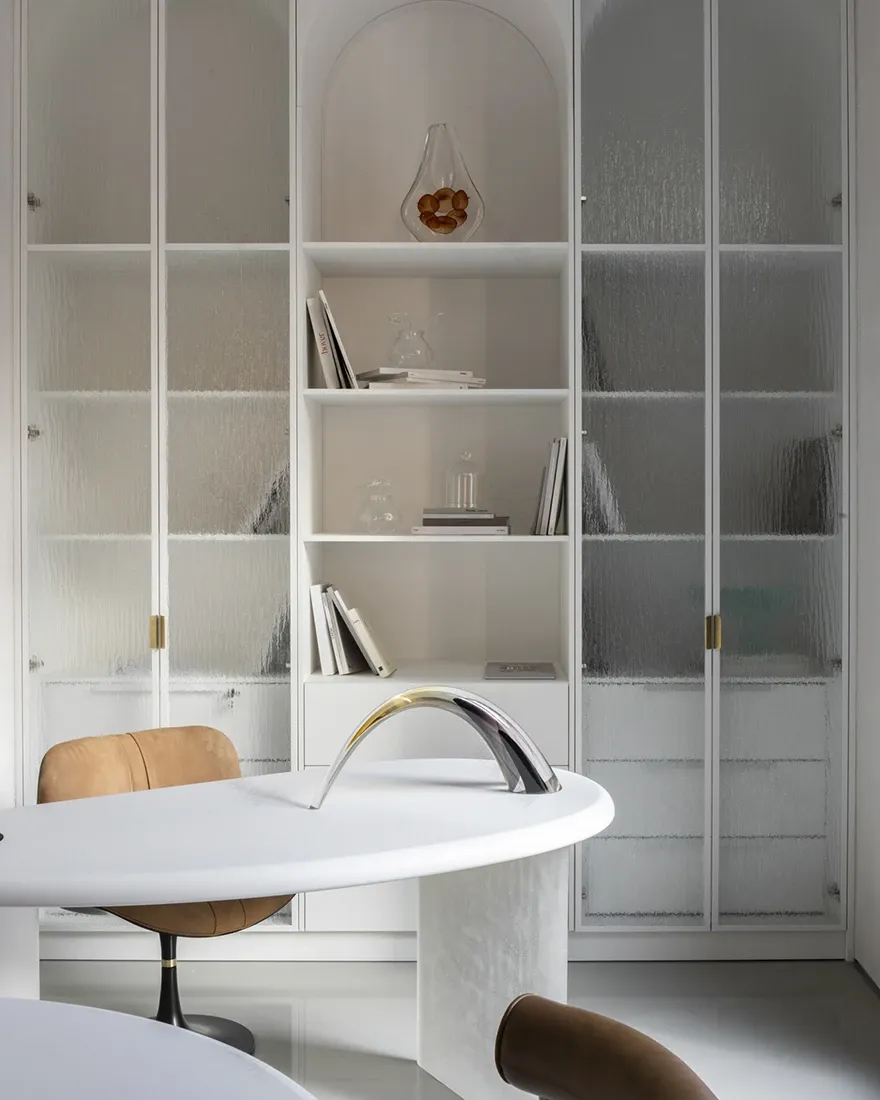 Студия керамики с атмосферой природы в Петербурге: проект бюро «Юдин & Новиков»-11