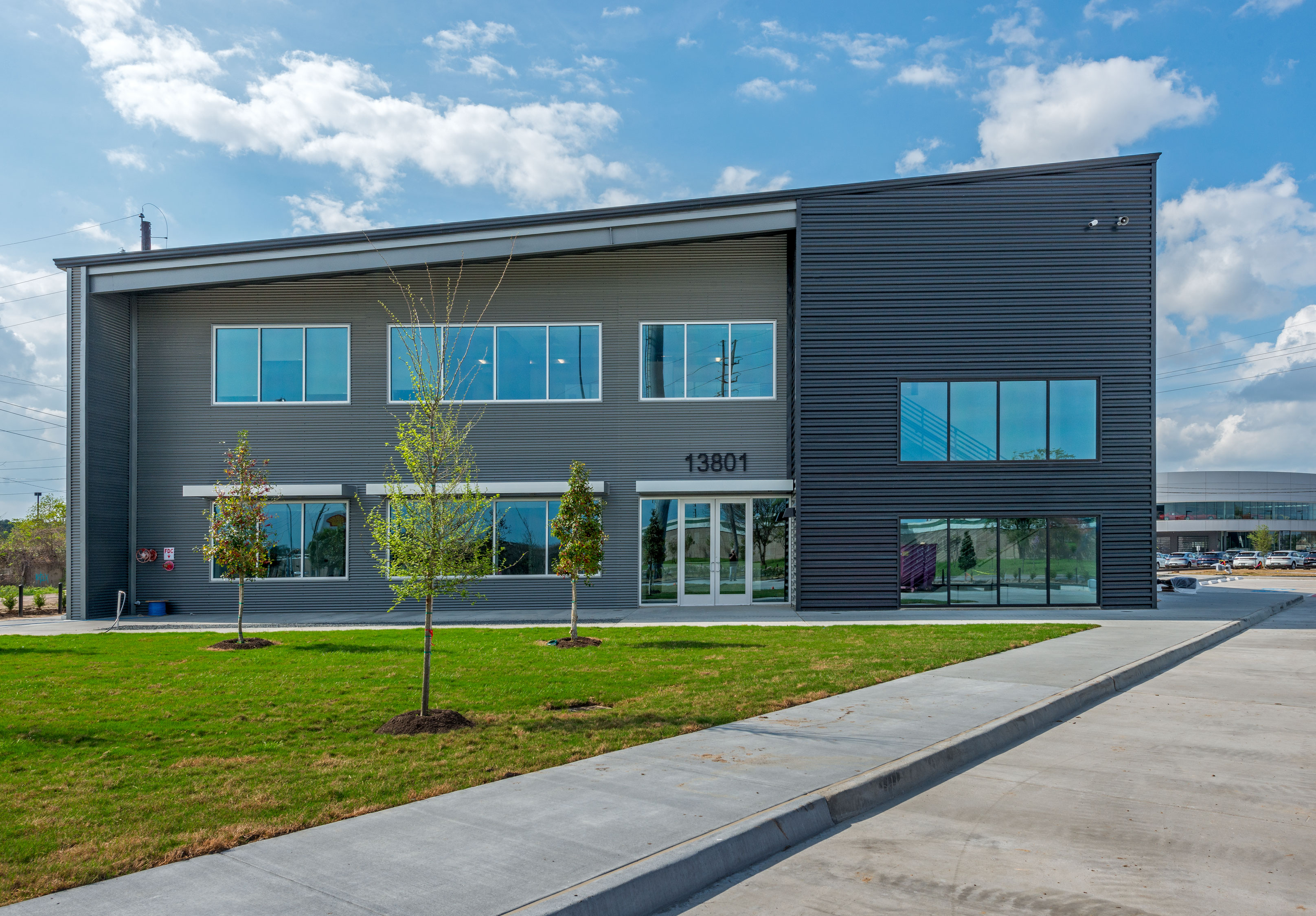 多功能汽车展厅及办公空间丨Goree Architects-8