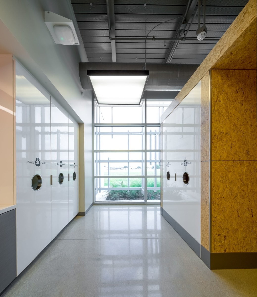 德州科技大学现代化培训中心丨美国德克萨斯丨RDLR Architects-15