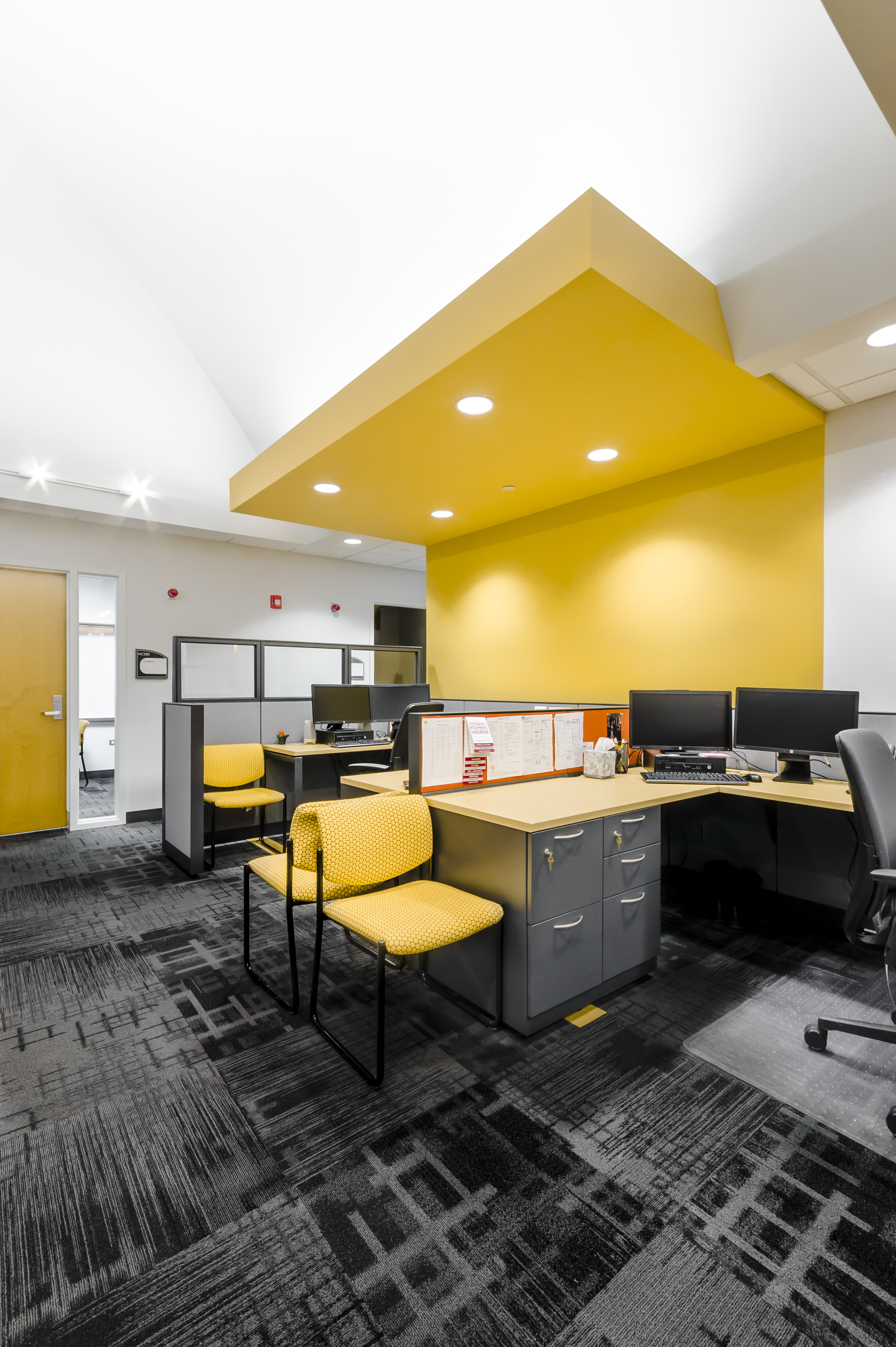 色彩活力，环保节能，打造社区标志—— College of DuPage Naperville Regional Center 翻新设计-21