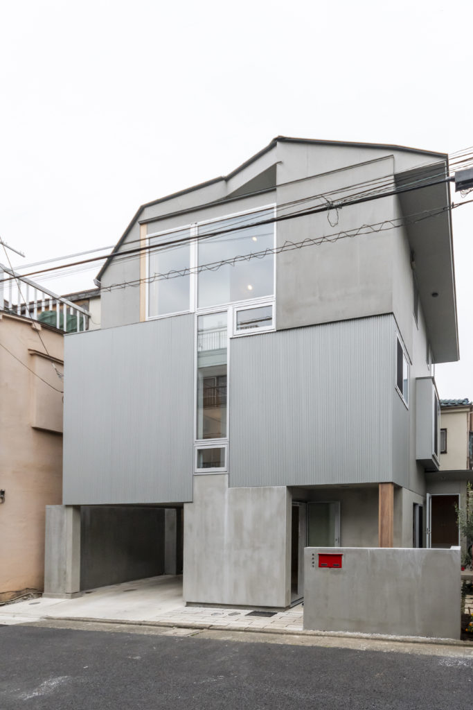 土地の記憶を継承しつつ街とつながる街と家族がほどよい距離感でつながって暮らす | Architecture | 100%LiFE-20