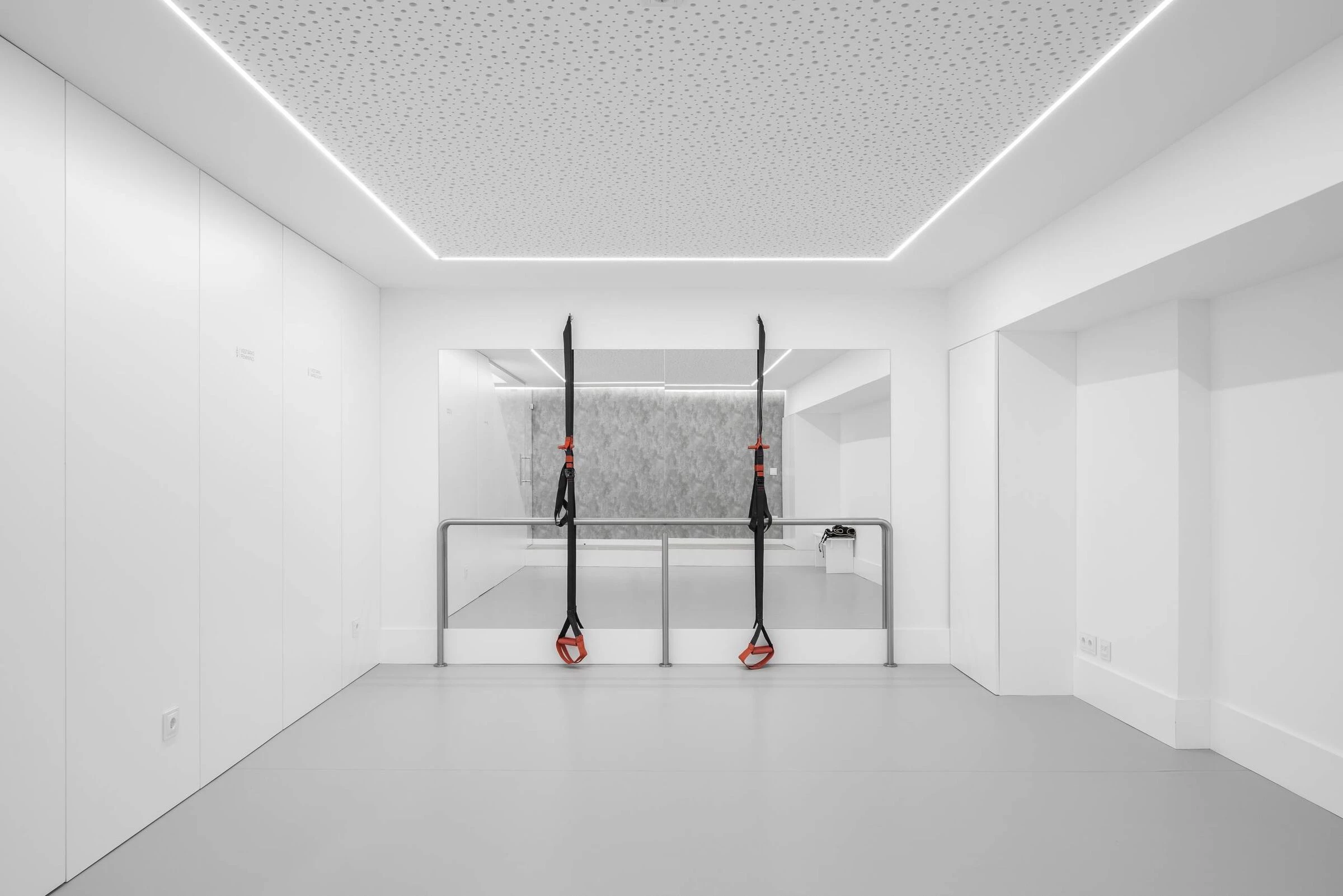 葡萄牙阳光医疗办公室设计丨Arquitetos Rómulo Neto-26