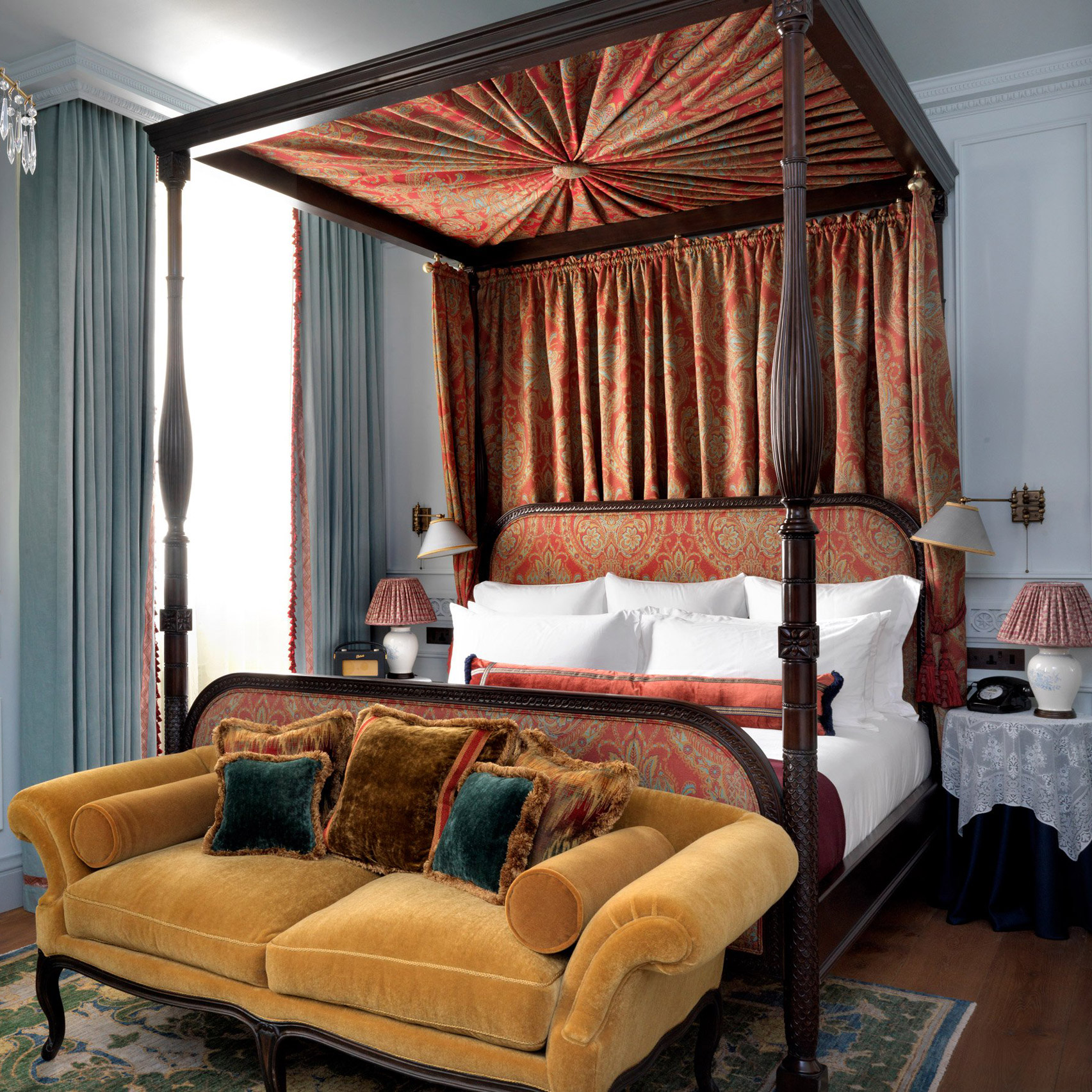 10 opulent interiors that swap minimalism for rich colours and textures-2