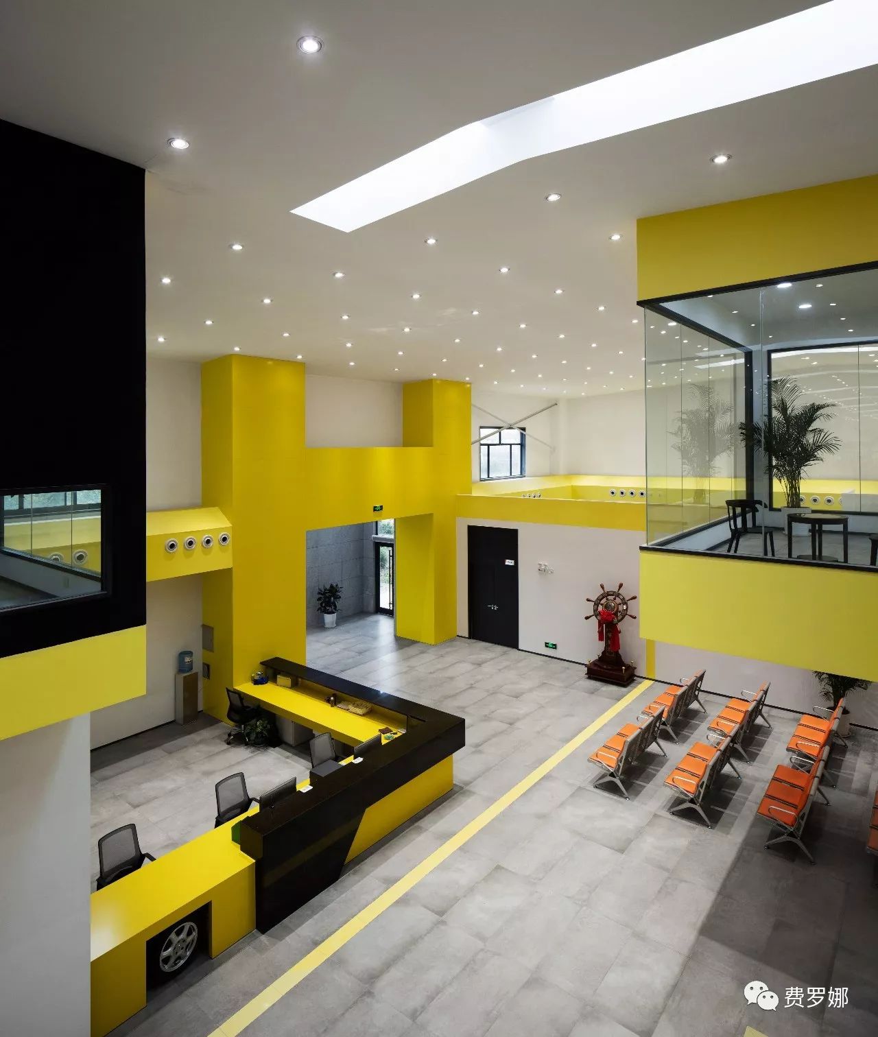 从废旧仓库摇身一变，成为最具时尚的驾校空间 | 费罗娜-14