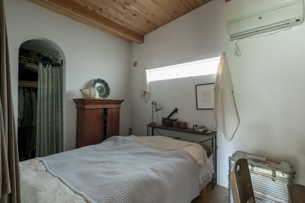 建築デザイナーの自邸　鎌倉の緑豊かな高台に建つ 居心地の良い小さな平屋 | Style of Life | 100%LiFE-7