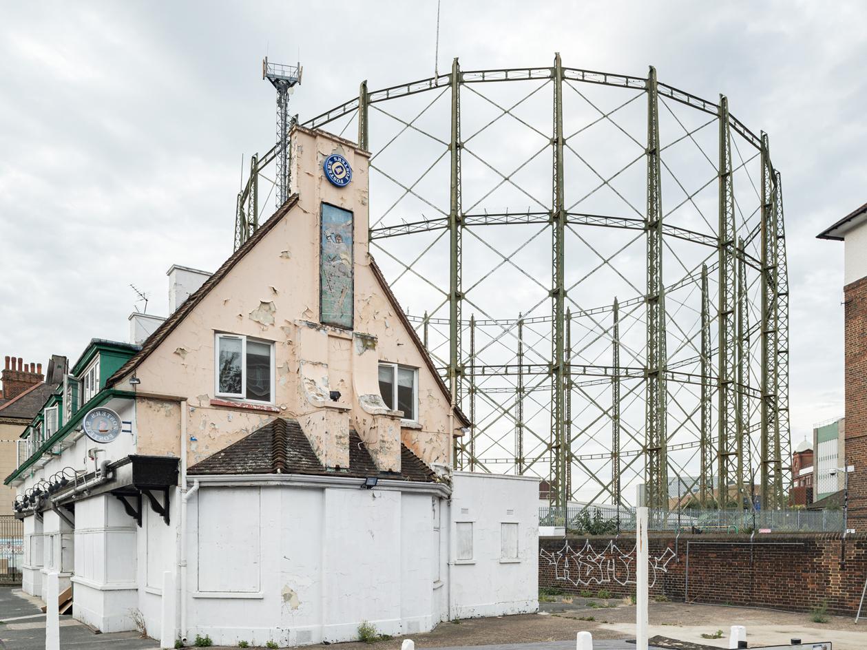 消逝的伦敦煤气罐 | 摄影师记录下城市中的工业遗迹-16