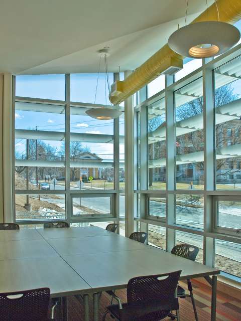 米德尔塞克斯社区学院许可机构——伯克希尔公寓（注：这里假设MCLA是米德尔塞克斯社区学院许可机构，如果没有更多背景信息，MCLA难以精准判断一般MCLA可能指米德尔塞克斯社区学院许可机构，但也可能有其他含义，比如莫霍克谷社区学院联盟等若这不是你想要的结果，请提供关于MCLA的更多背景信息） 丨美国丨Kuhn Riddle Architects-17