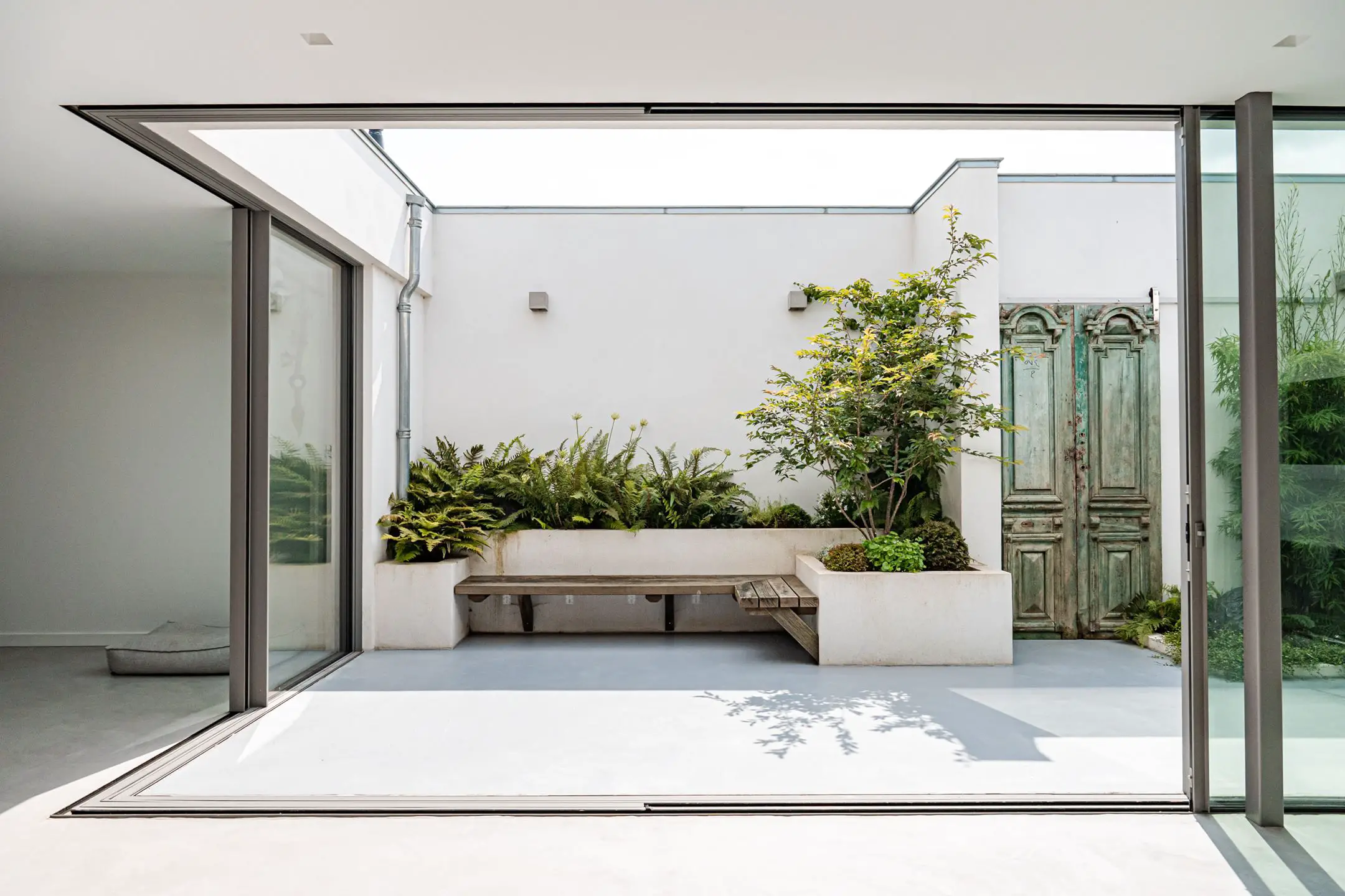 荷兰优雅明亮公寓设计，城市绿意渗透室内-14