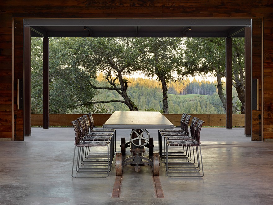 Sentinel Ridge Farmhouse Display Contemporary and Agrarian Aesthetics-12