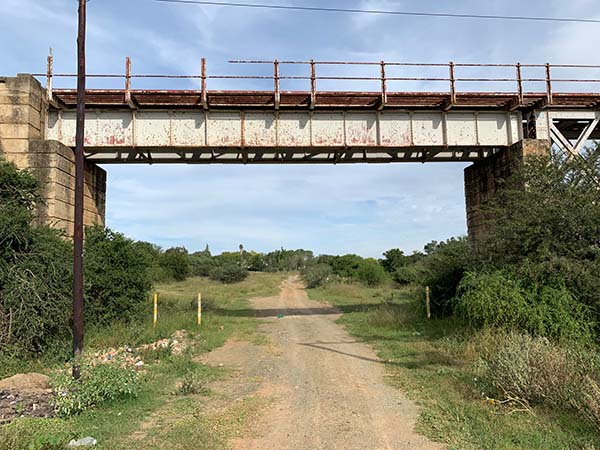 铁路桥（跨越道路和库纳普河）丨南非-4