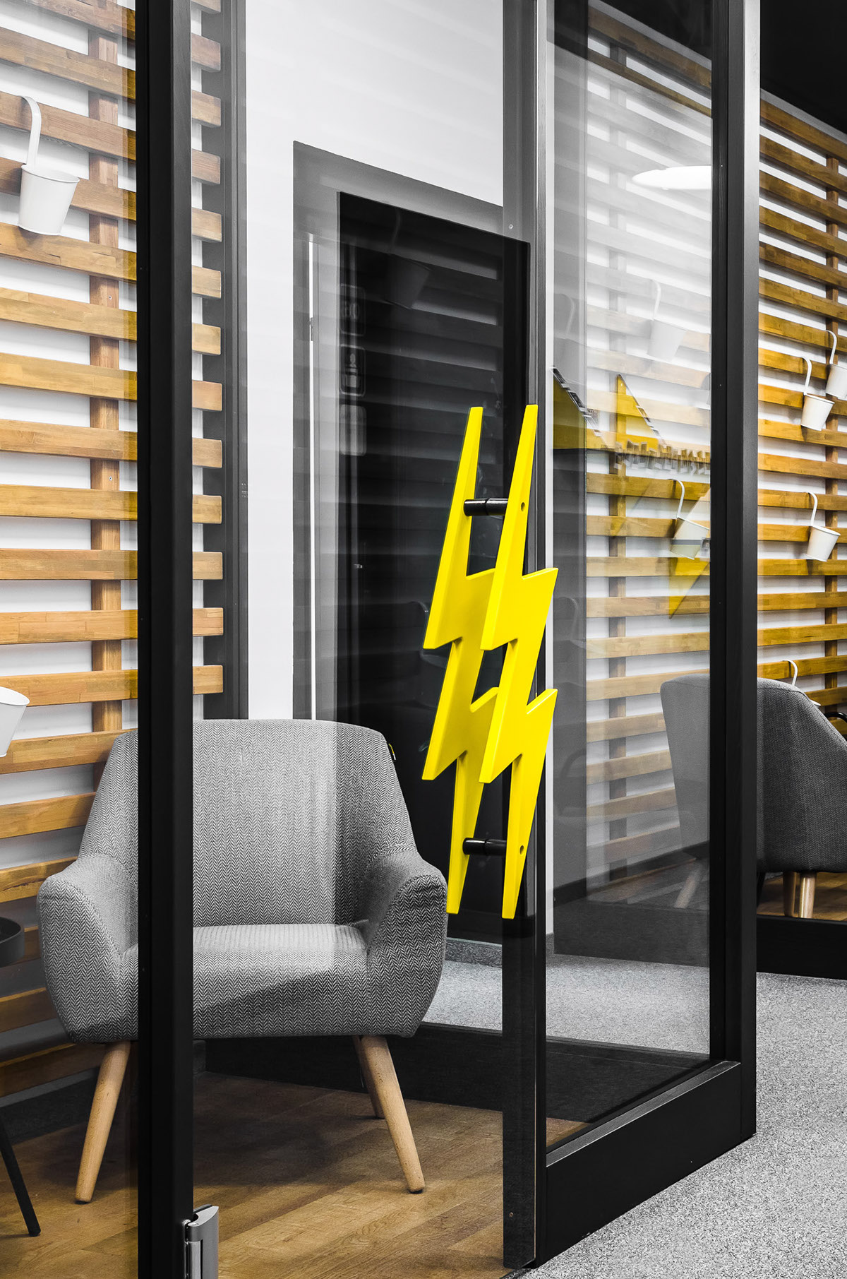 智能导航办公室设计 | 状态栏与可视化图标的新颖运用-12