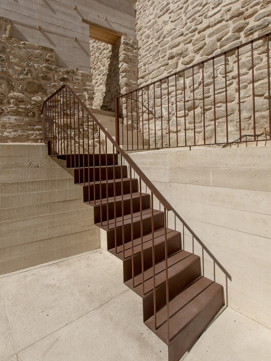 阿尔卡萨尔·阿霍纳防御墙诠释空间设计丨西班牙-16