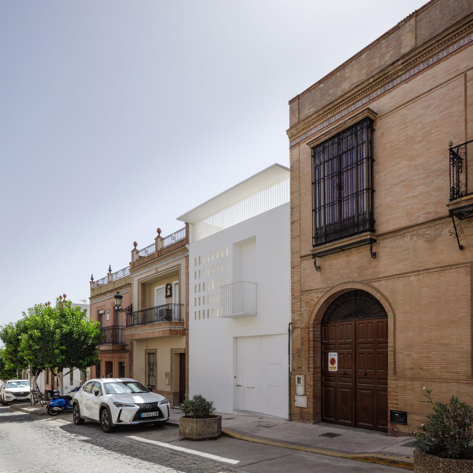 西班牙 Sevilla 的九柱庭院住宅设计-3