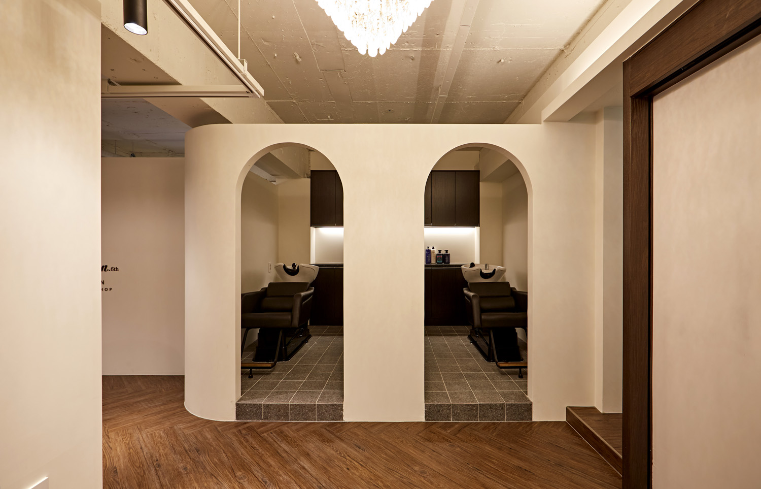 白色与木质，35 平米男士美容室内设计-6