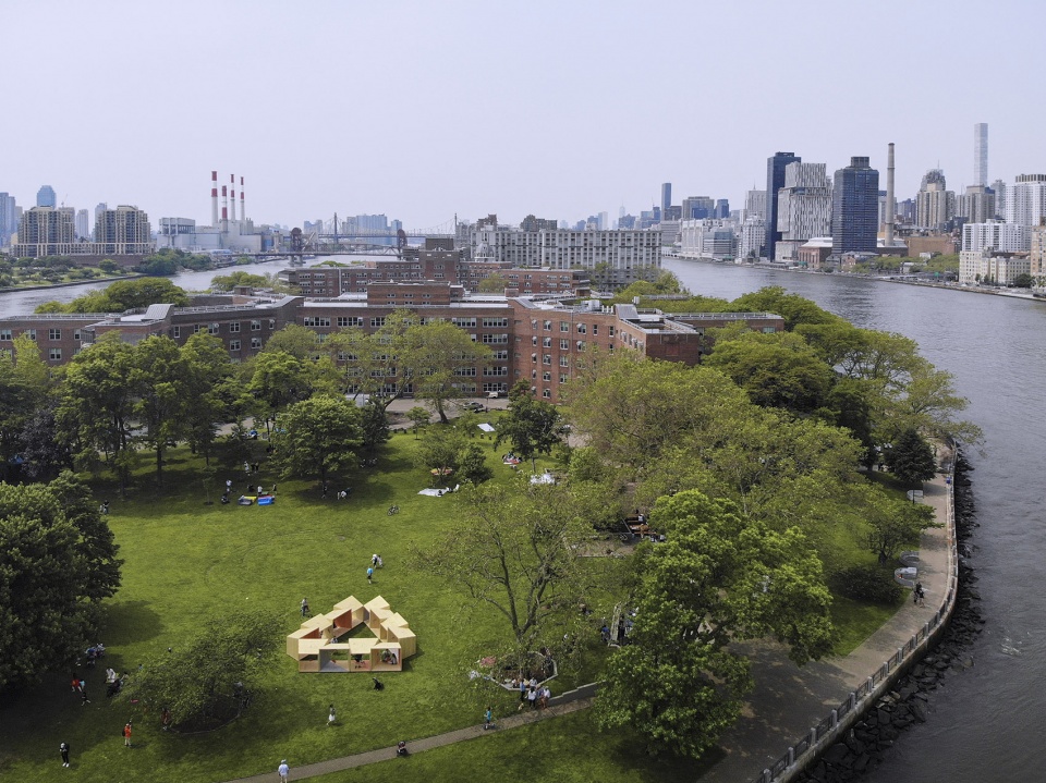 纽约回收木质展亭“Salvage Swings”-9