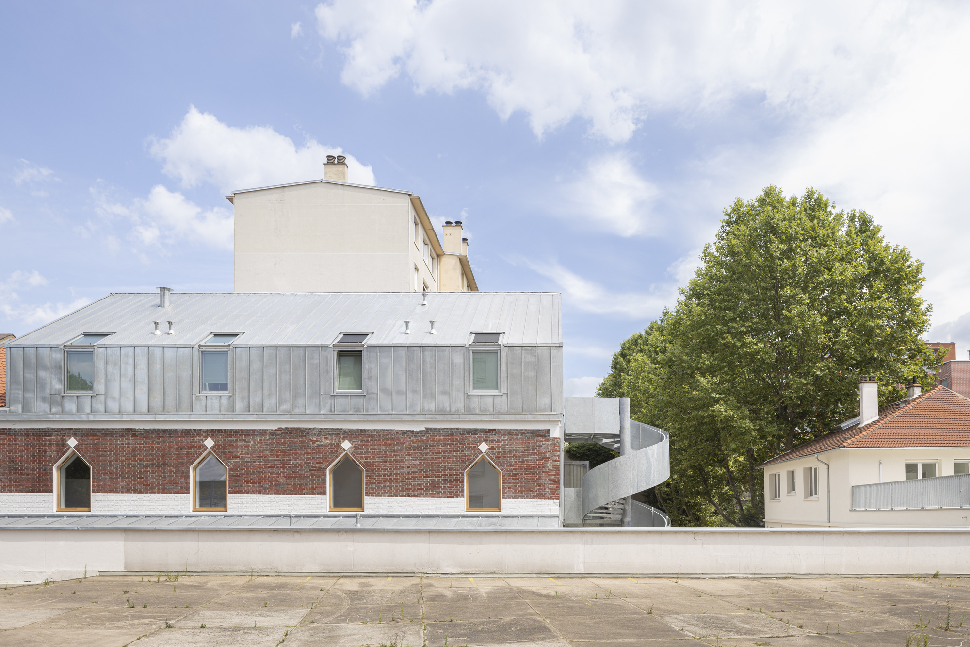From Old Chapel to Thrift Shop and Social Housing / Tectône-16