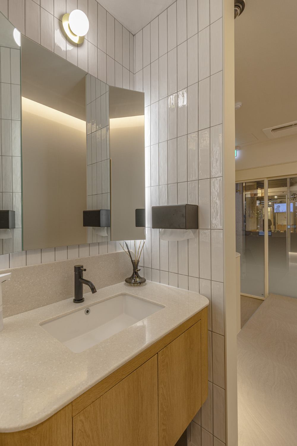 19 平米的白色与原木高级 SPA 空间设计-12