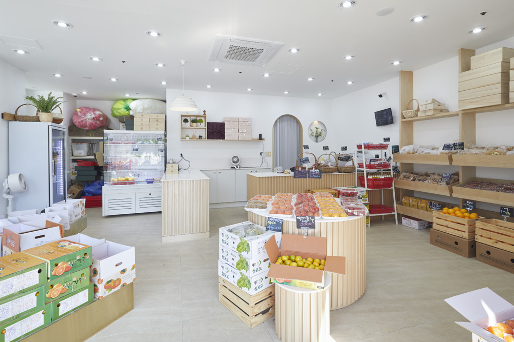 16 坪清爽果品店，展现简约设计魅力-3