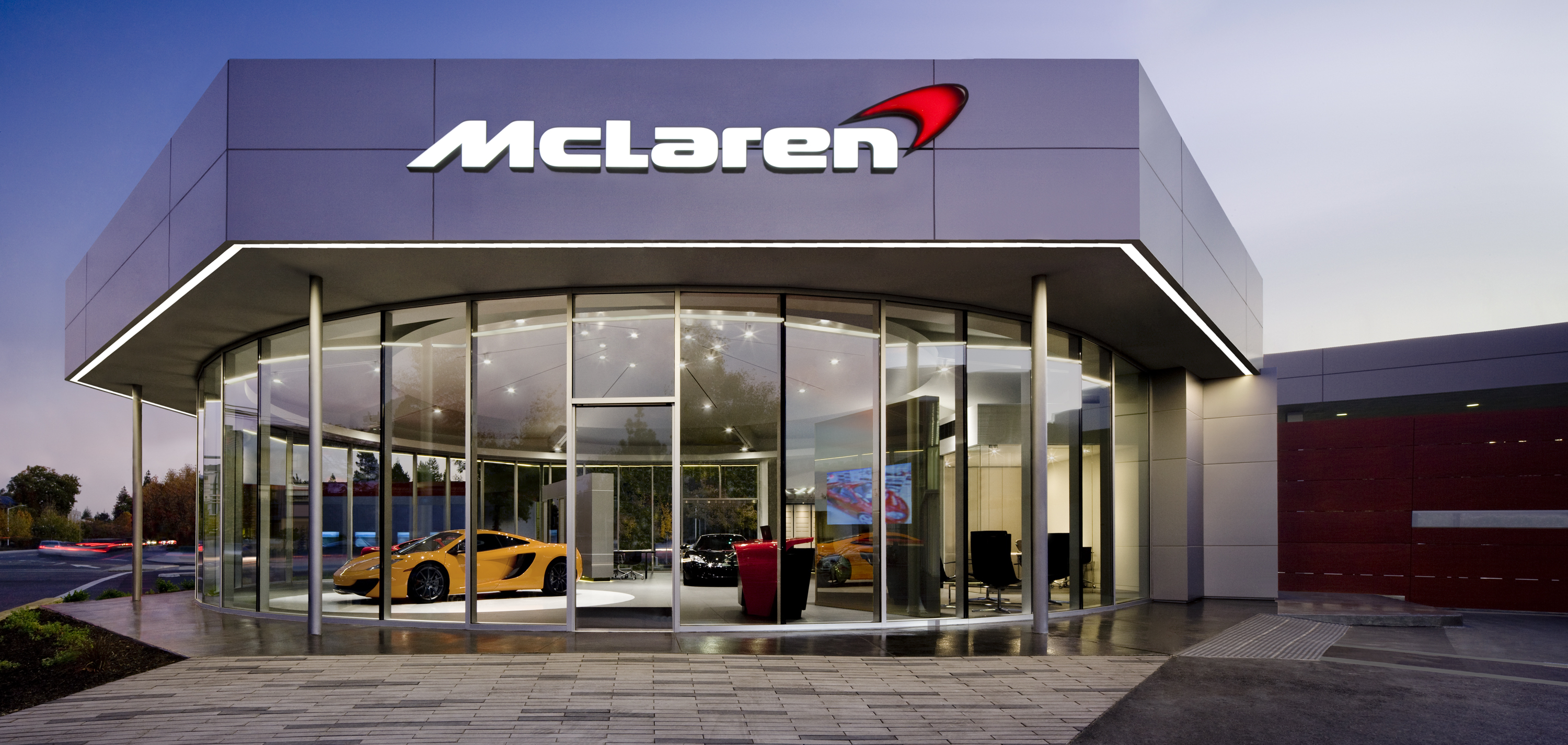 加州汽车展厅的现代设计魅力-7