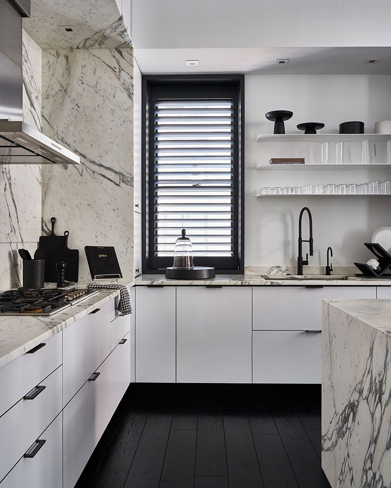 纽约时尚黑白家居，年轻家庭的温馨之作-15