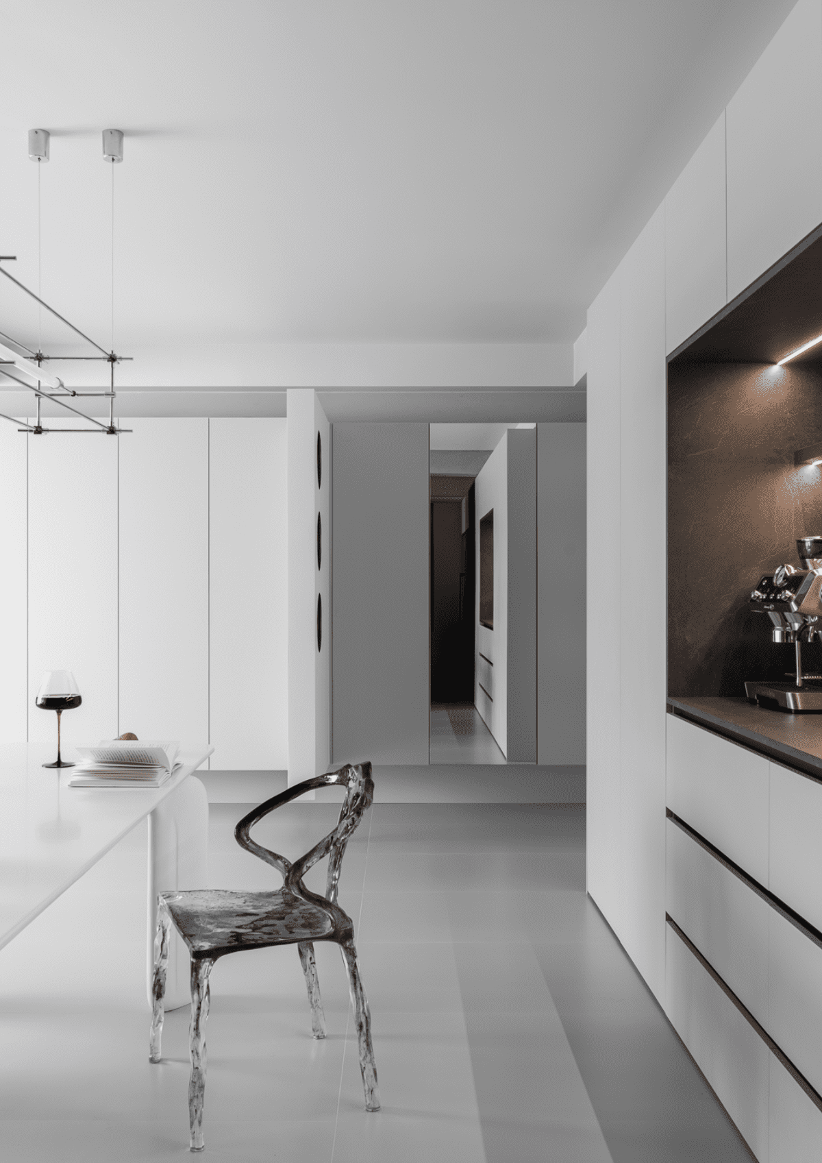 桌柜一体+开放布局释放空间，黑白极简谱写“断舍离”生活乐曲-28