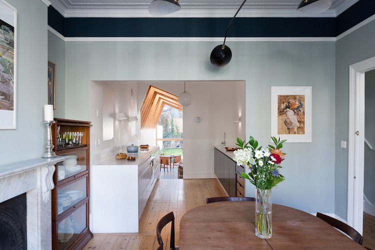 伦敦北区“蝴蝶屋顶”现代住宅设计-7